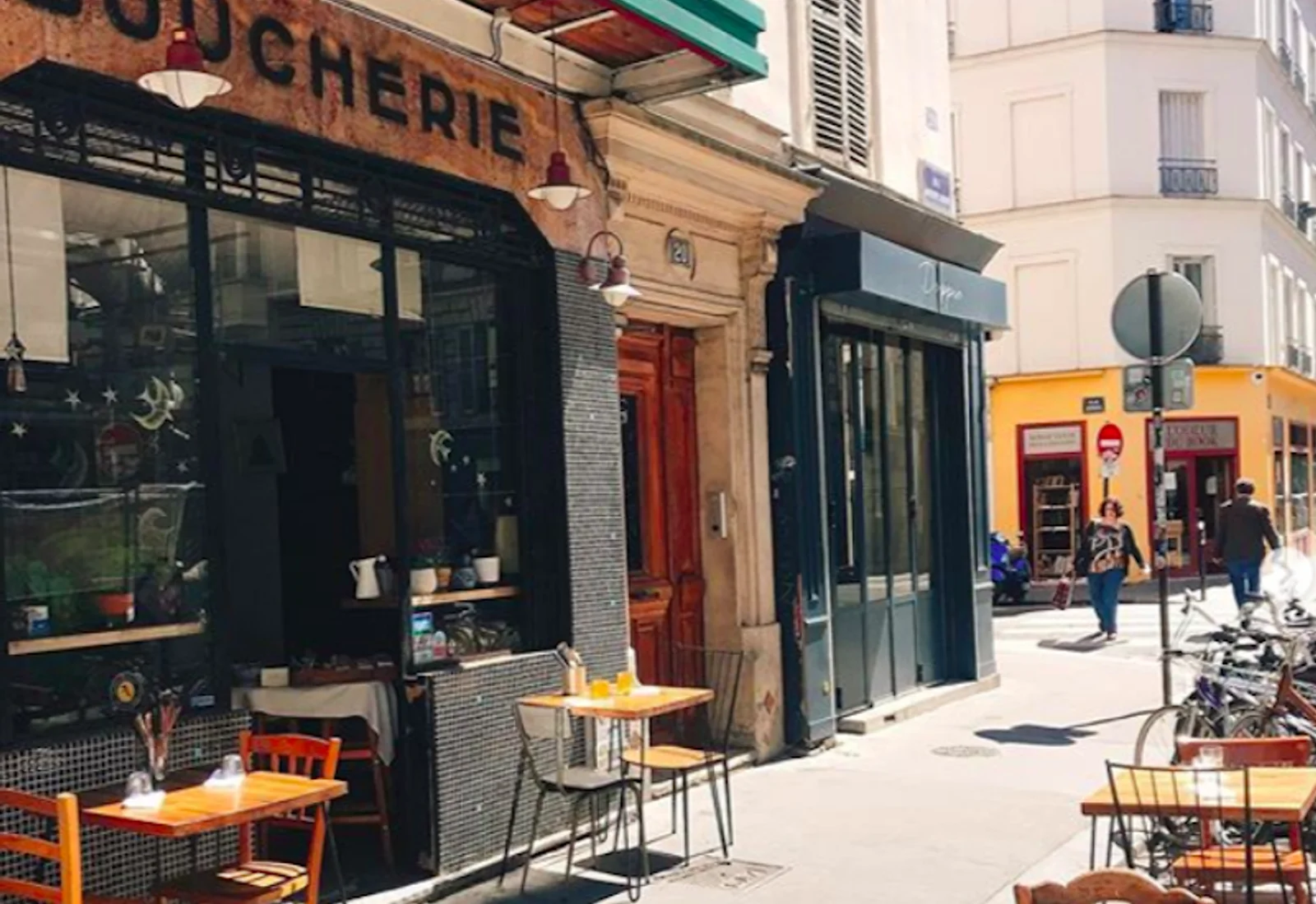 Façade de Subaco, 20 rue Joseph-Dijon, enseigne Boucherie et terrasse