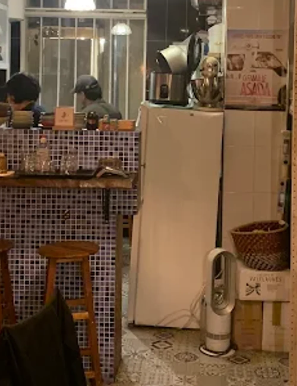 Verres sur le comptoir mosaïque de Subaco